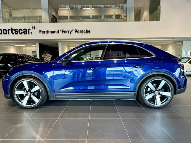 Porsche Macan view 2