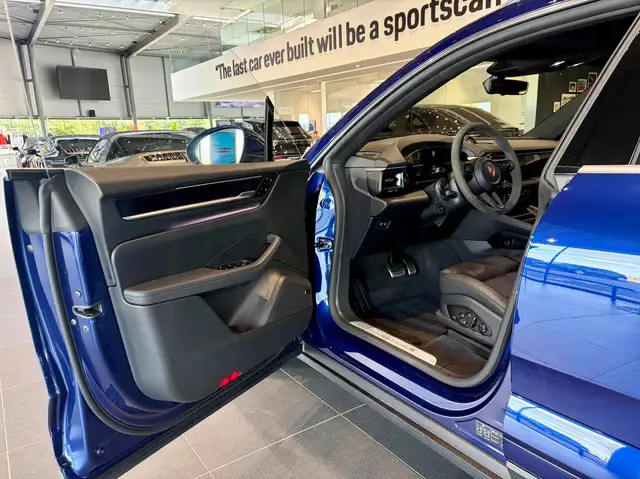 Porsche Macan view 9