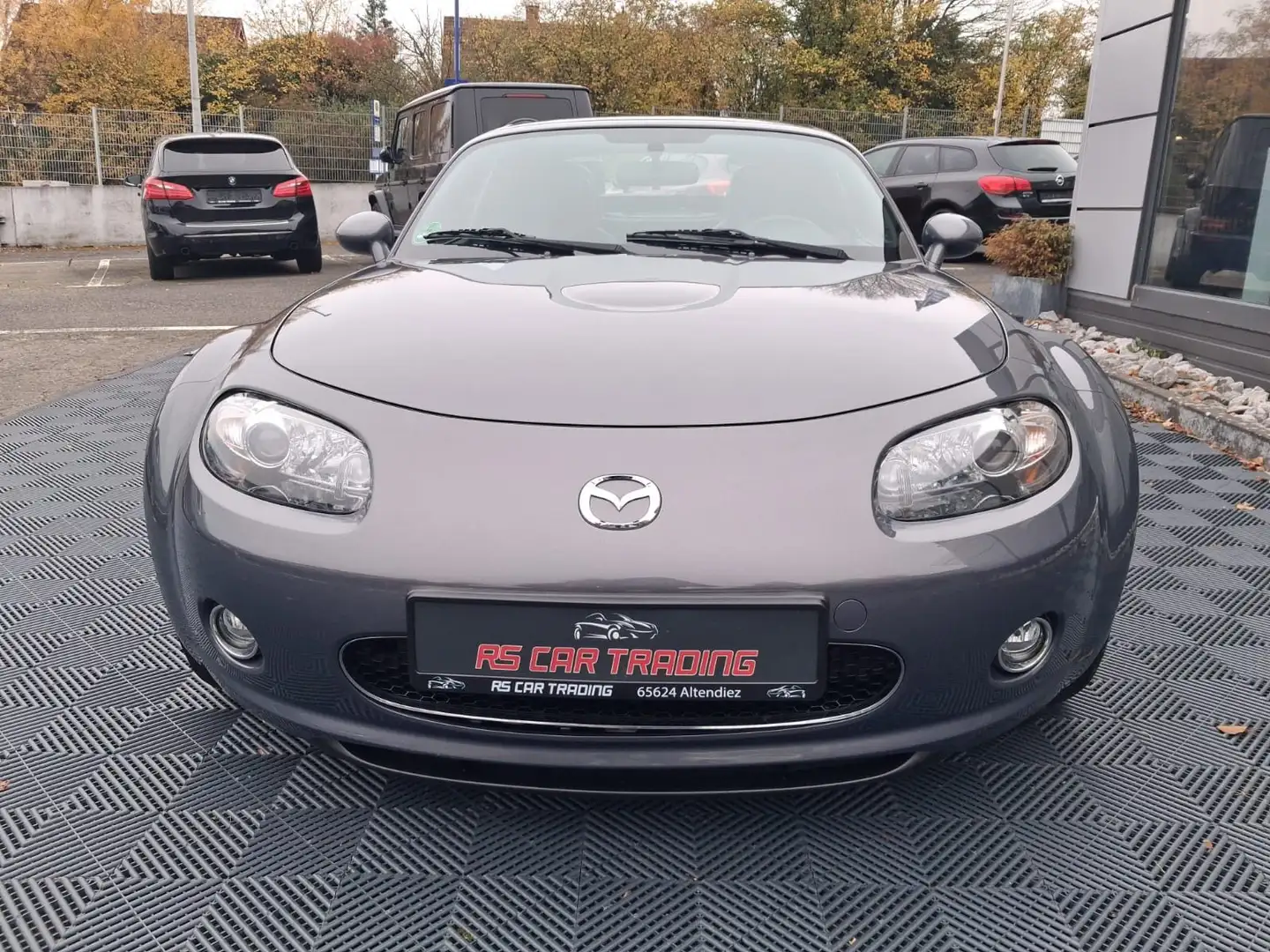 Mazda MX-5 2.0 Niseko Roadster Coupe Grau - 2
