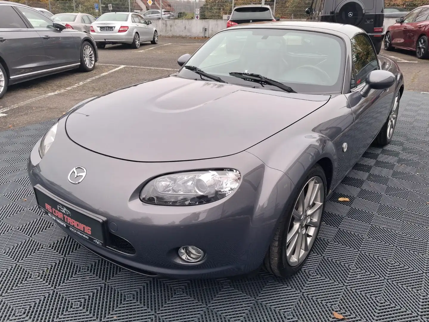 Mazda MX-5 2.0 Niseko Roadster Coupe Grau - 1