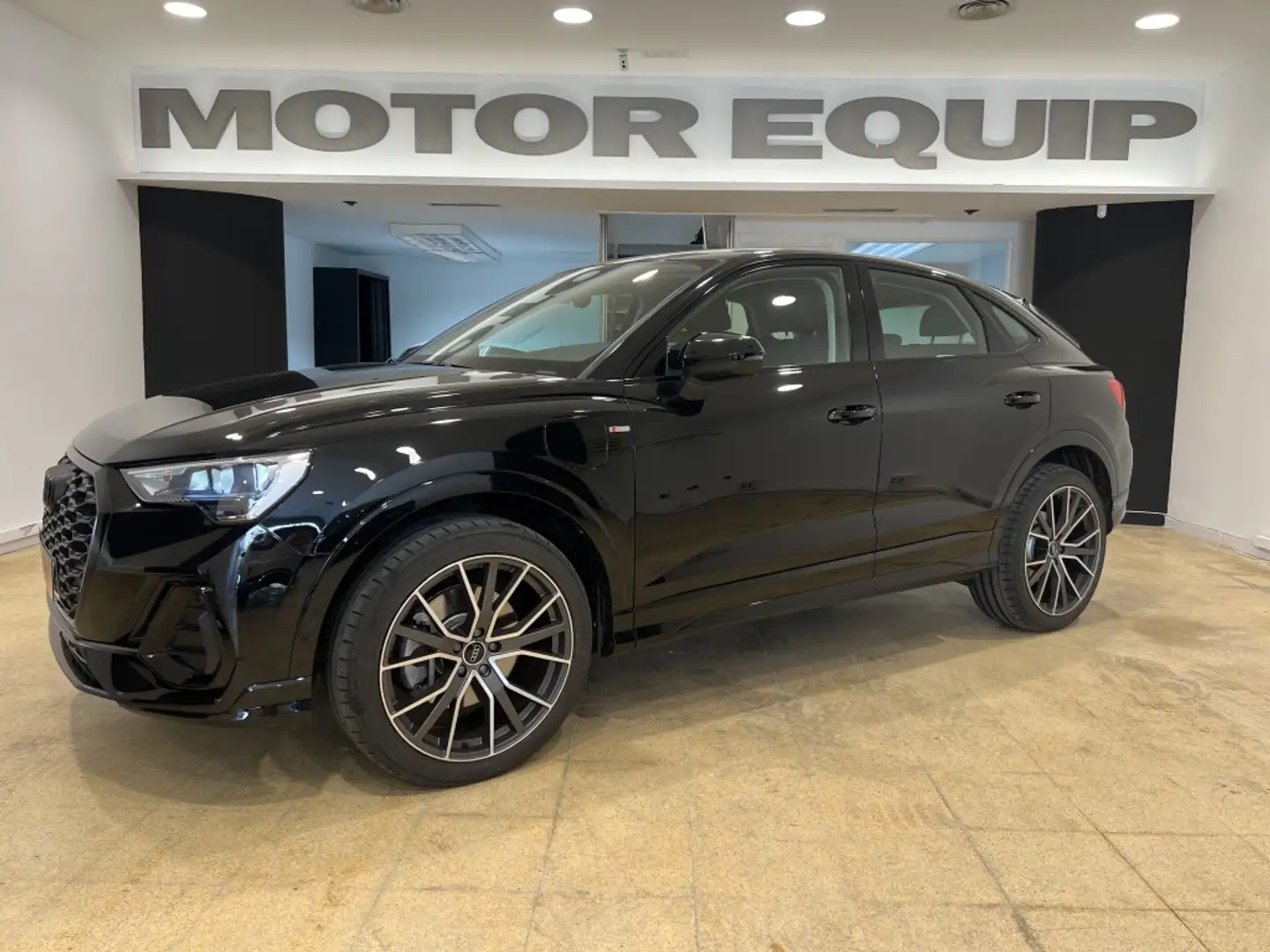 Audi Q3 Sportback 45 TFSIe Black line S-tronic Negro - 1