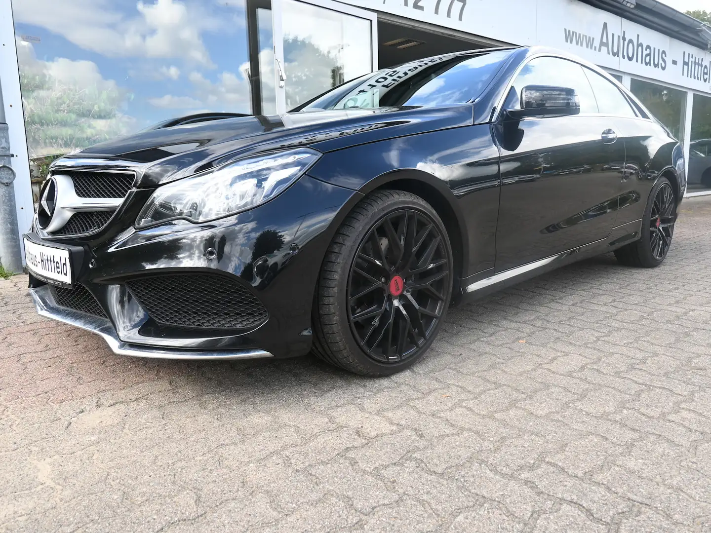 Mercedes-Benz E 200 Coupe *AMG Line* Aut Navi Leder 19Zoll Noir - 2