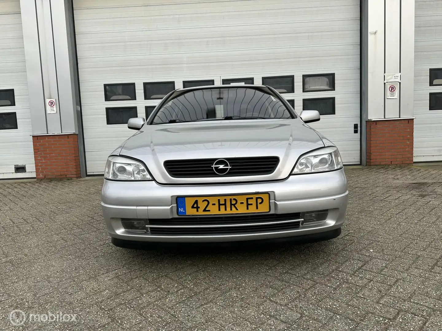 Opel Astra 1.6 Edition/Automaat/Airco/Cruise/ElekPakket/NAP Grijs - 2