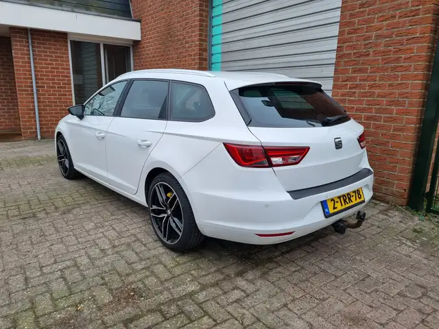 Seat Leon Leon view 3