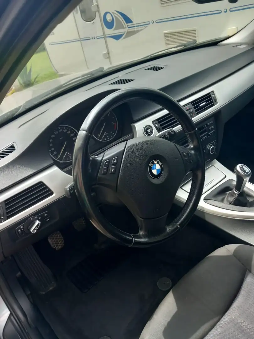 BMW 316 siva - 2