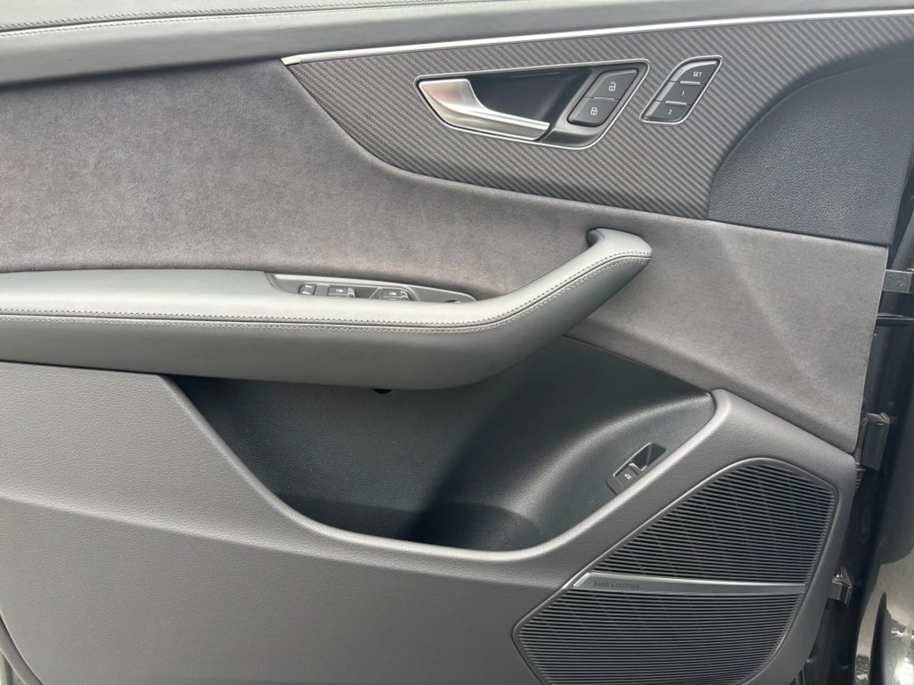 Audi RS Q8 RS Q8 4.0 TFSI quattro CARBON+PANO+AHK+HUD+MATRI — photo 6