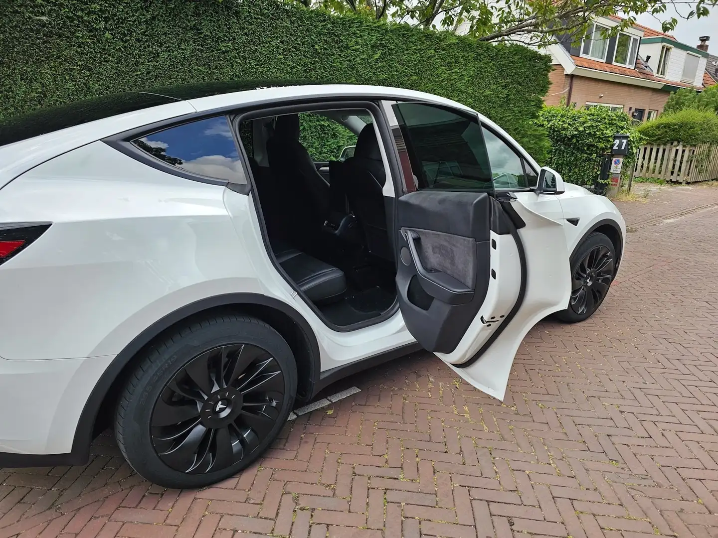 Tesla Model Y Long Range Dual Motor AWD - 2