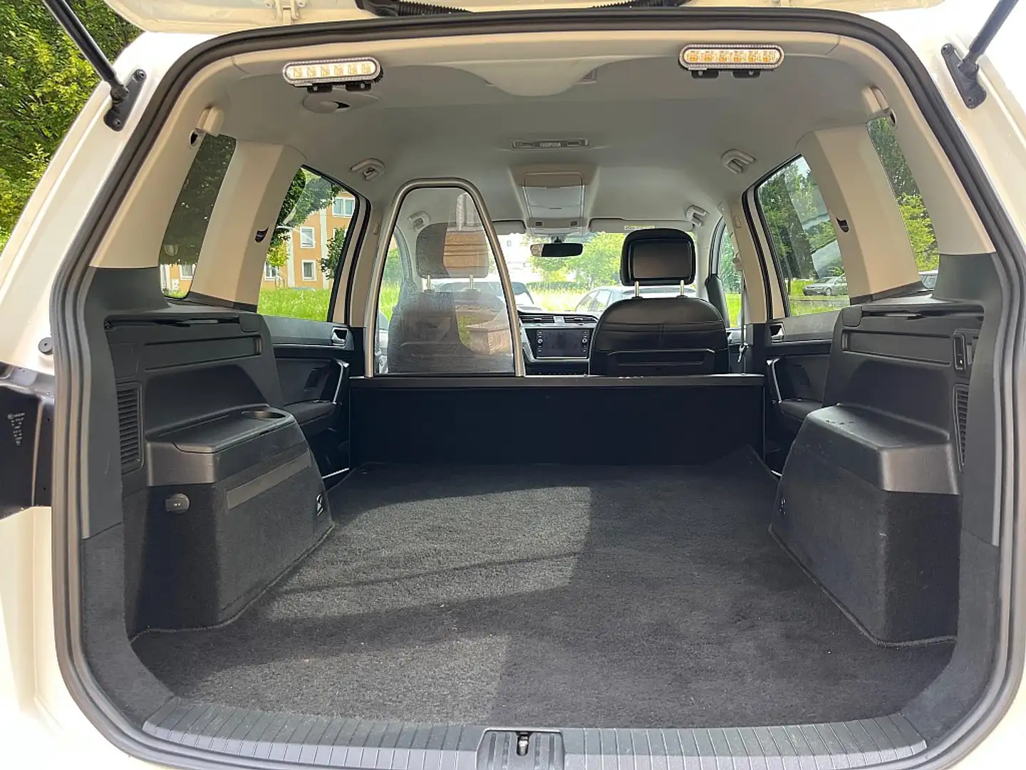 Volkswagen Touran 2,0 TDI 2Sitze DSG 1.Besitz, ÖAMTC Test, Abstan... Weiß - 1