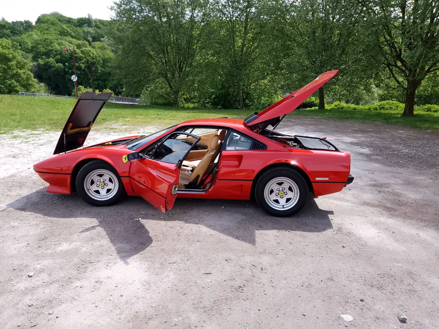 Ferrari 208 Turbo GTB Rot - 2