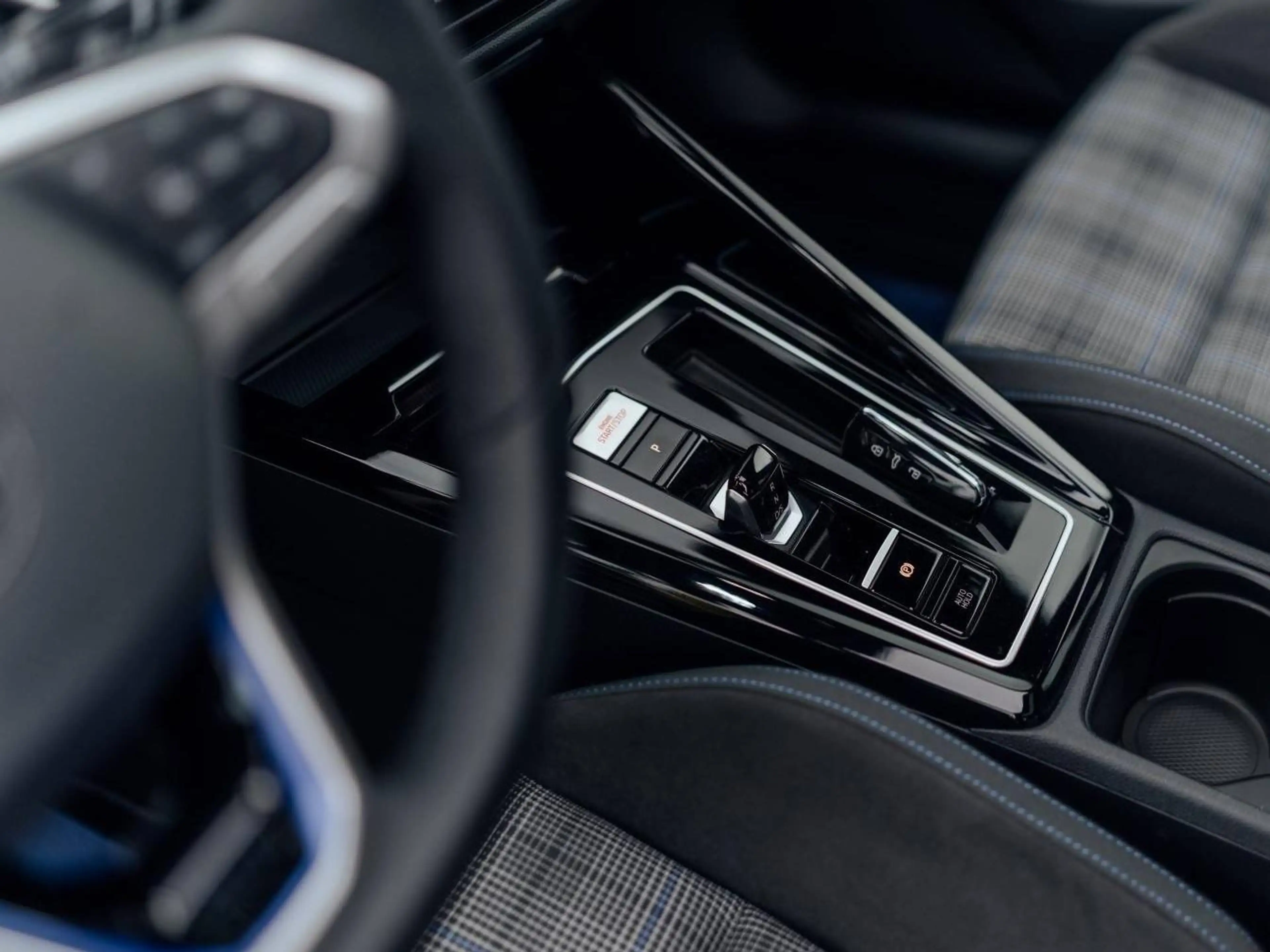 Volkswagen Golf GTE PANO | ACC | 360 CAMERA | HUD — photo 25