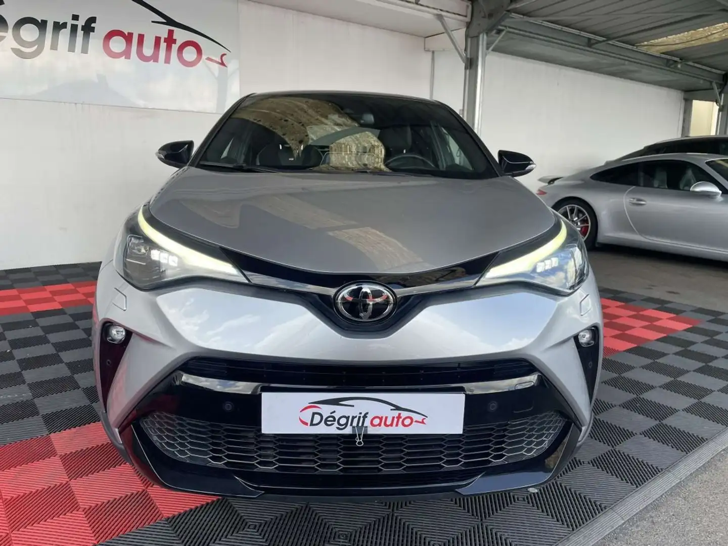 Toyota C-HR HYBRIDE MY23 Hybride 2.0L GR Sport Grijs - 2