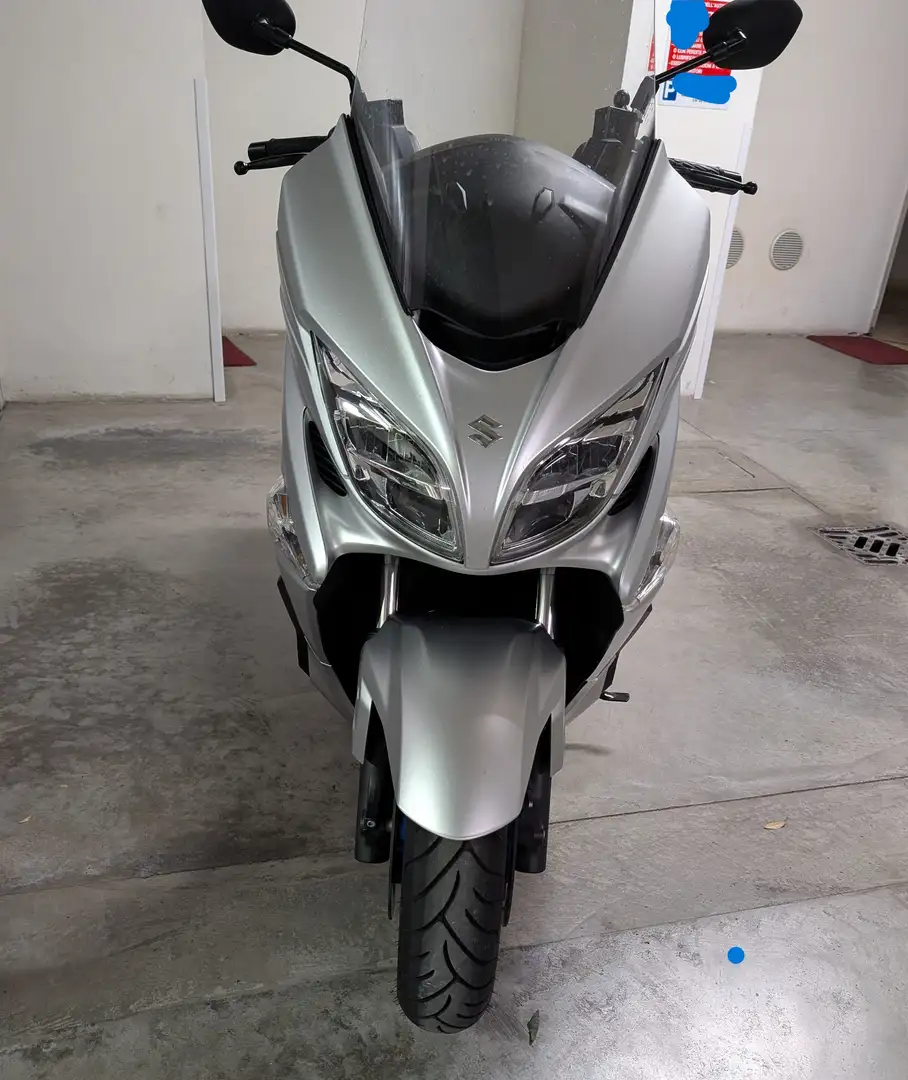 Suzuki Burgman 400 Silber - 1