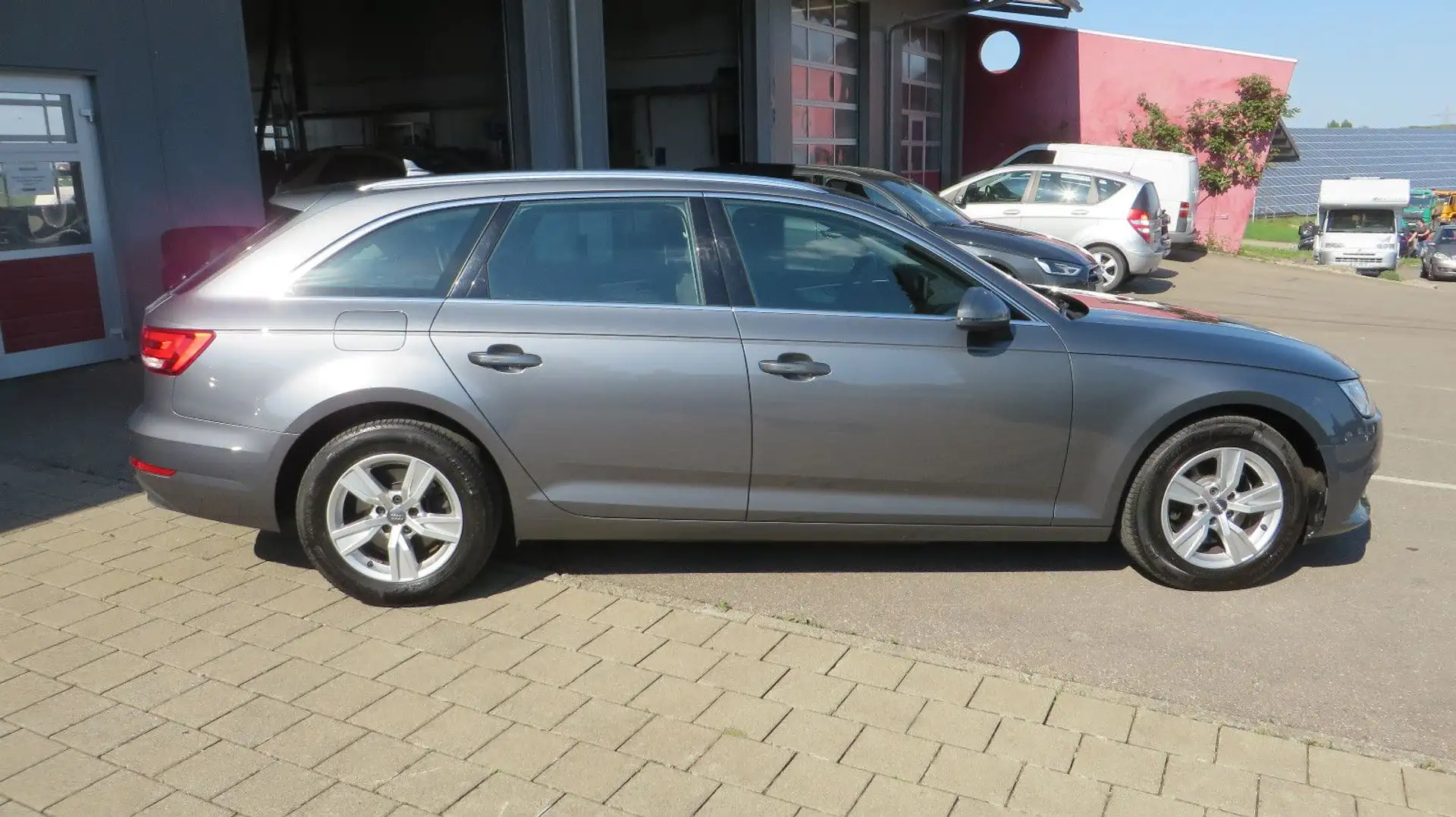 Audi A4 Avant Attraction Navi, AHK Gris - 2
