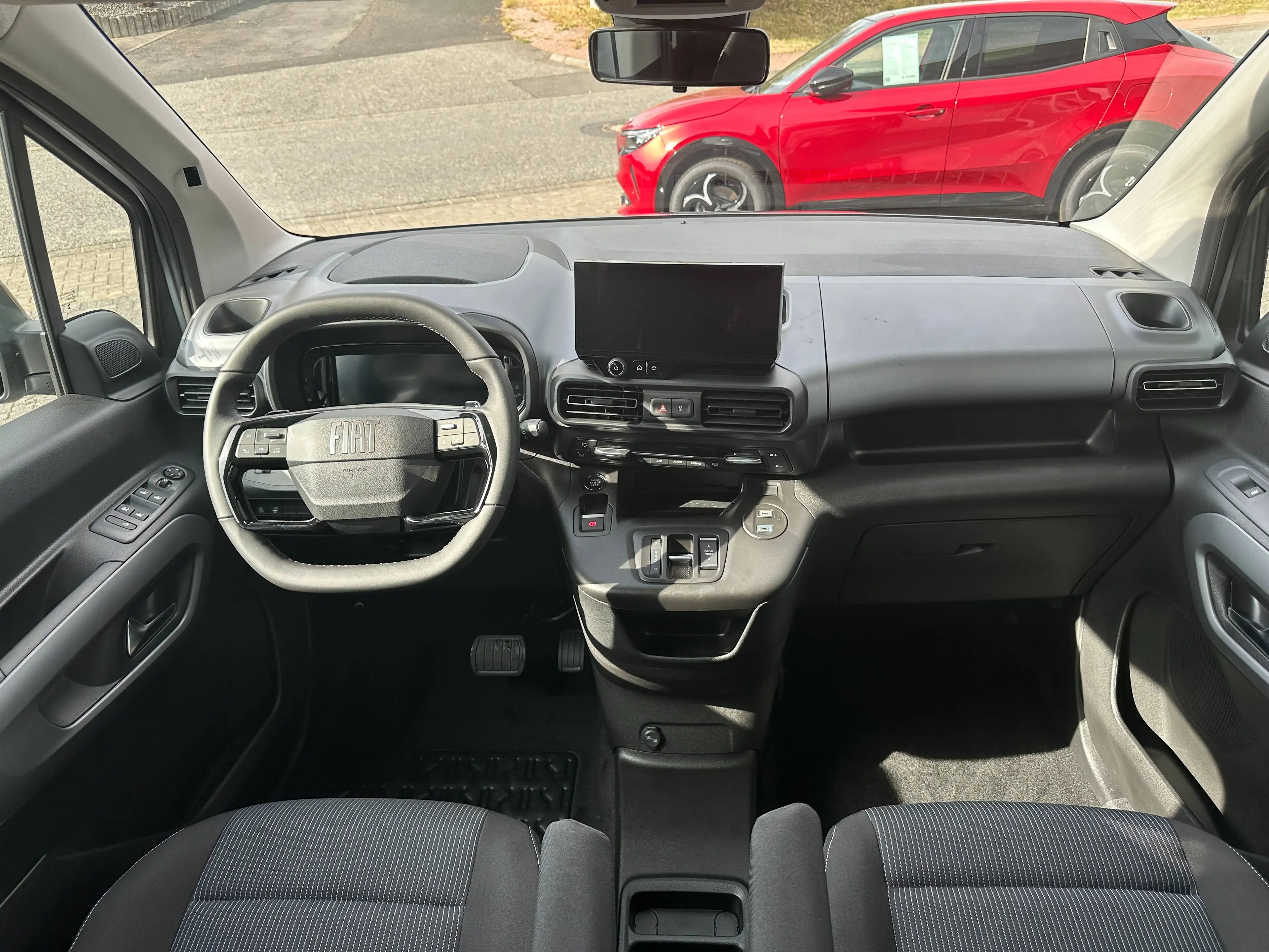 Fiat Doblo Kombi L1 / Komfort- Techno Paket / — photo 8