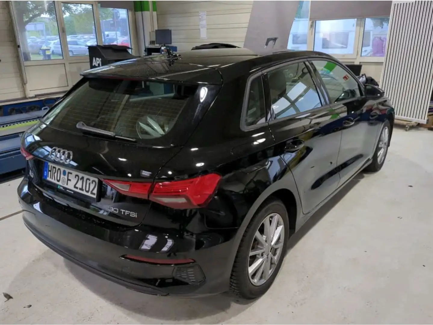 Audi A3 30 1.0 TFSI Sportback basis LED Lane Noir - 2