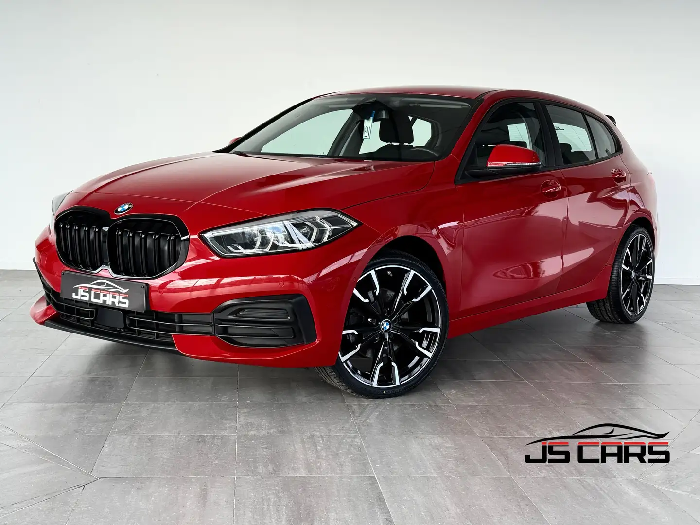 BMW 118 iA-1ERPRO-COCKPIT-CARPLAY-SHADOWLINE-JANTES19-PDC Rouge - 1