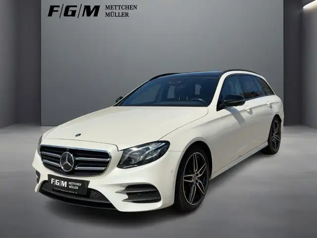 Mercedes-Benz E 220 E 220 d T AMG/Massage/Com/Pano/Distr/360/AHK/Bur