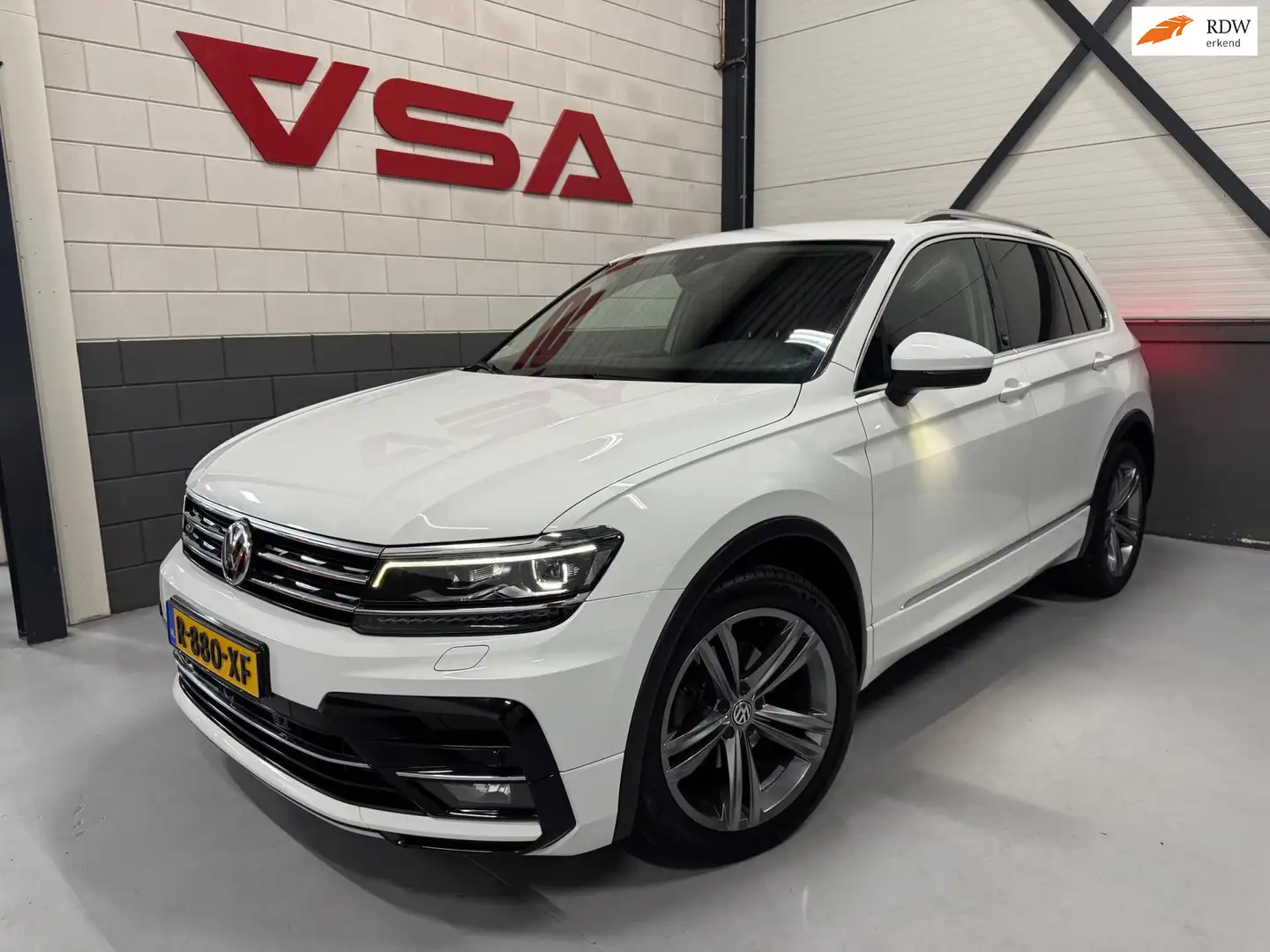 Volkswagen Tiguan 1.4 TSI ACT Highline Business R|Trekhaak|Stoelvw|D Wit - 1