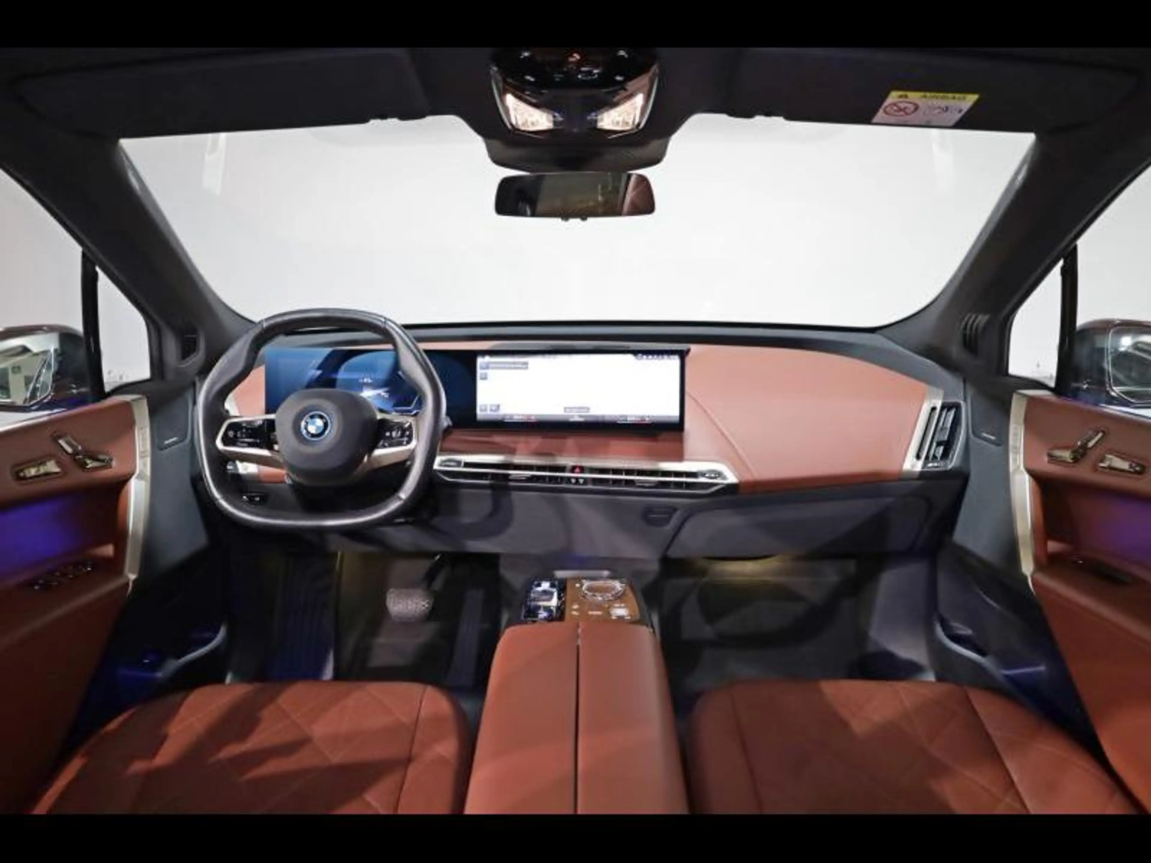 BMW iX xDrive50 Kit Sport — photo 7