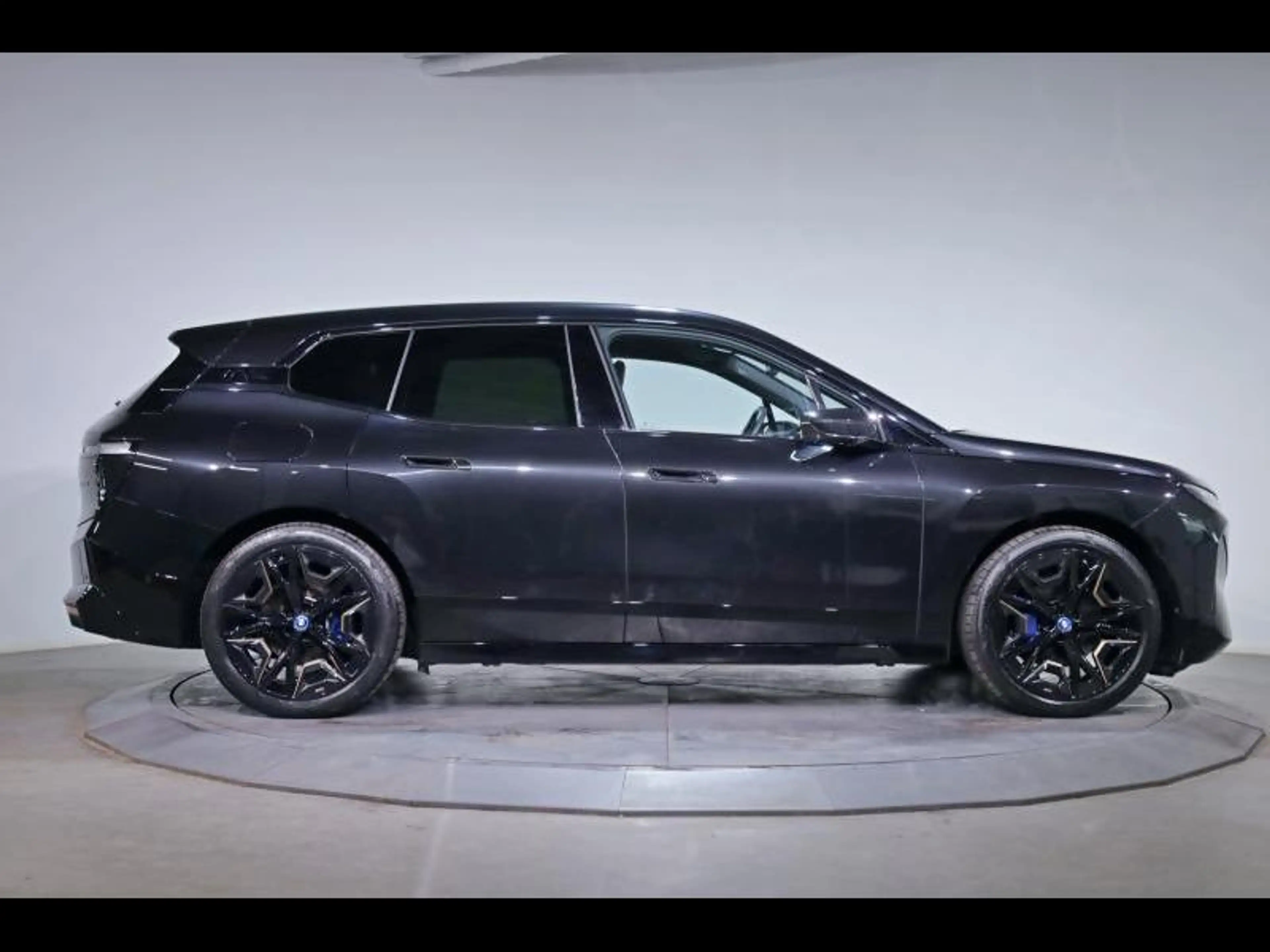BMW iX xDrive50 Kit Sport — photo 3