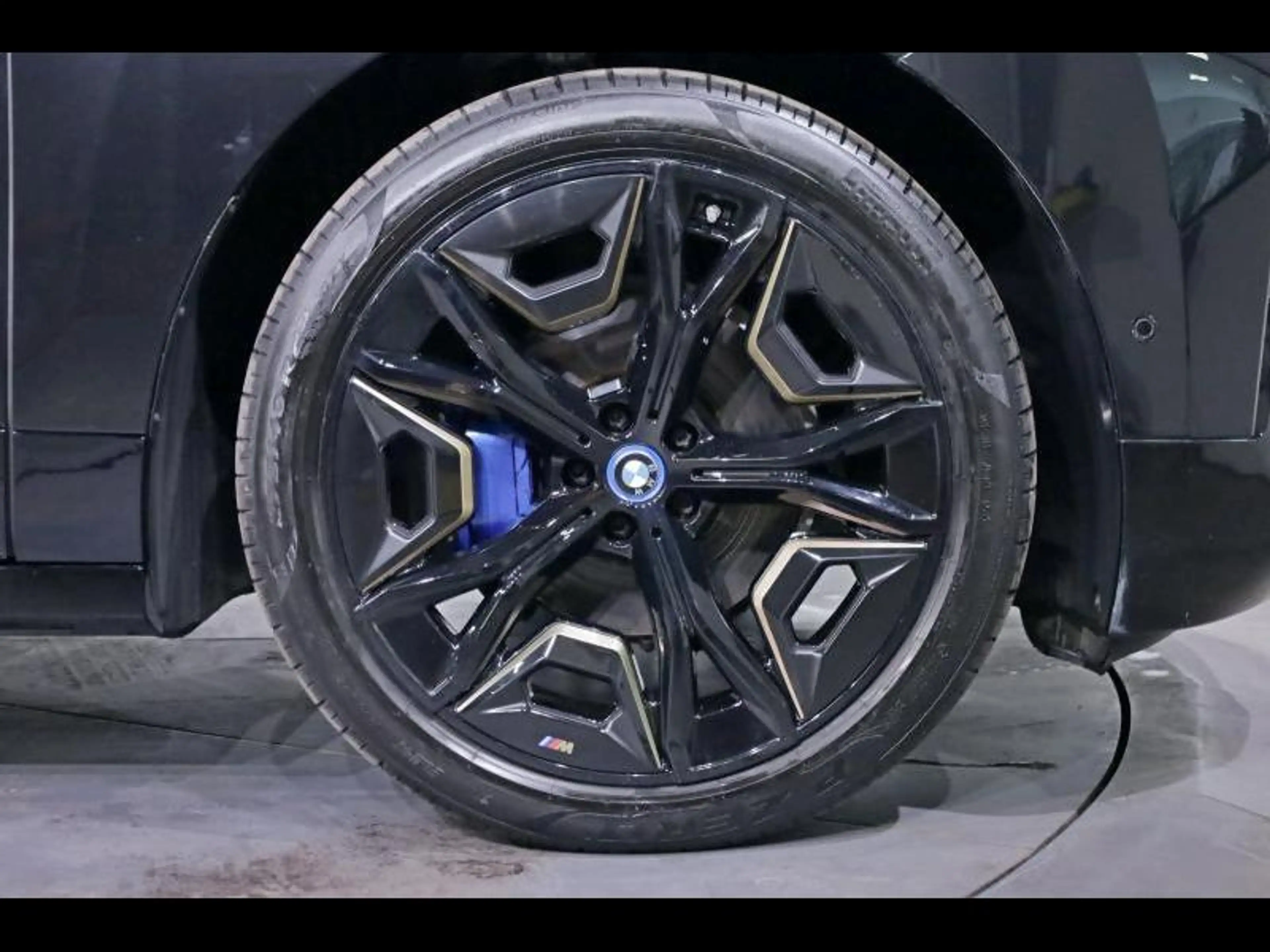 BMW iX xDrive50 Kit Sport — photo 5