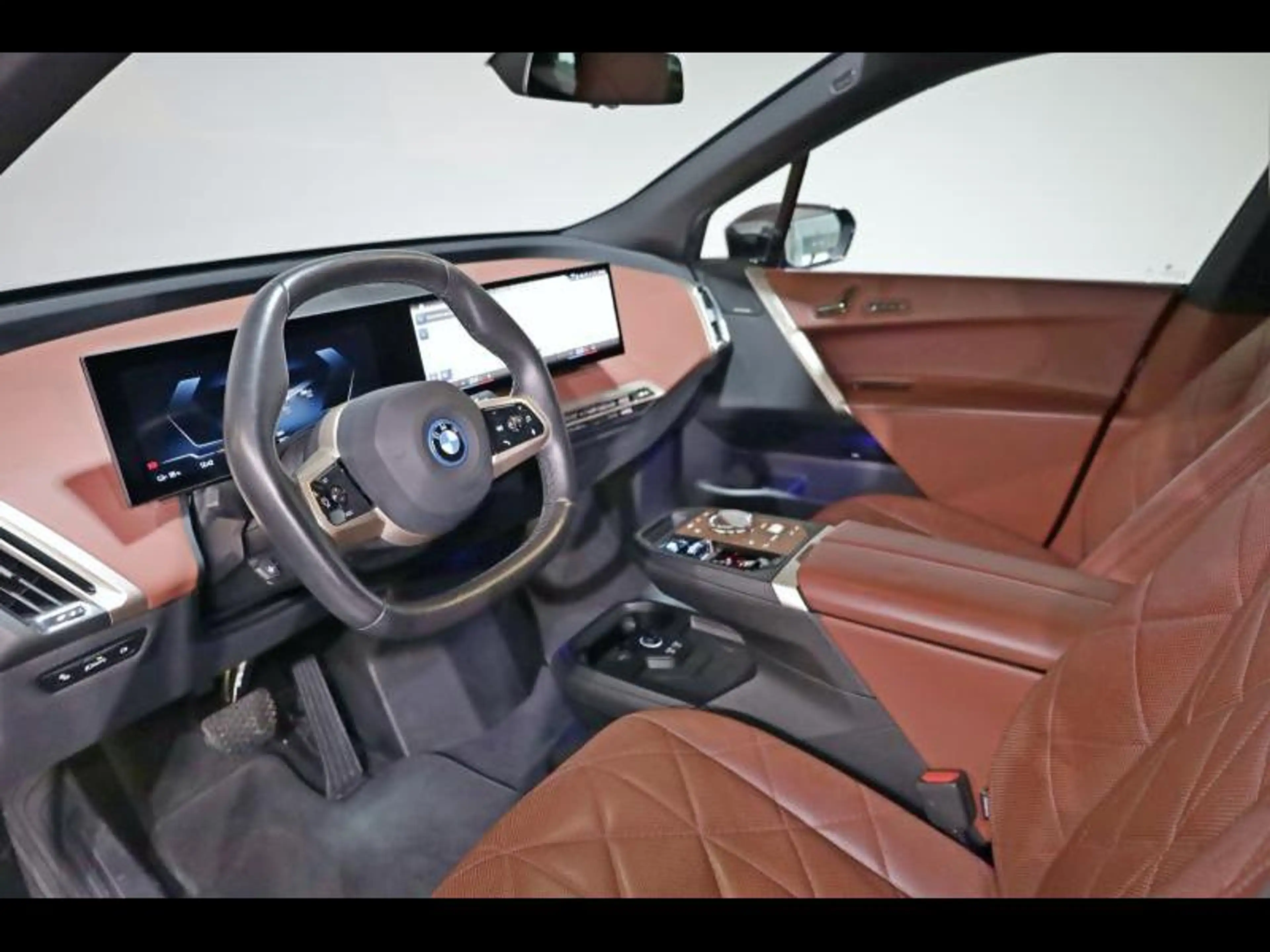 BMW iX xDrive50 Kit Sport — photo 6