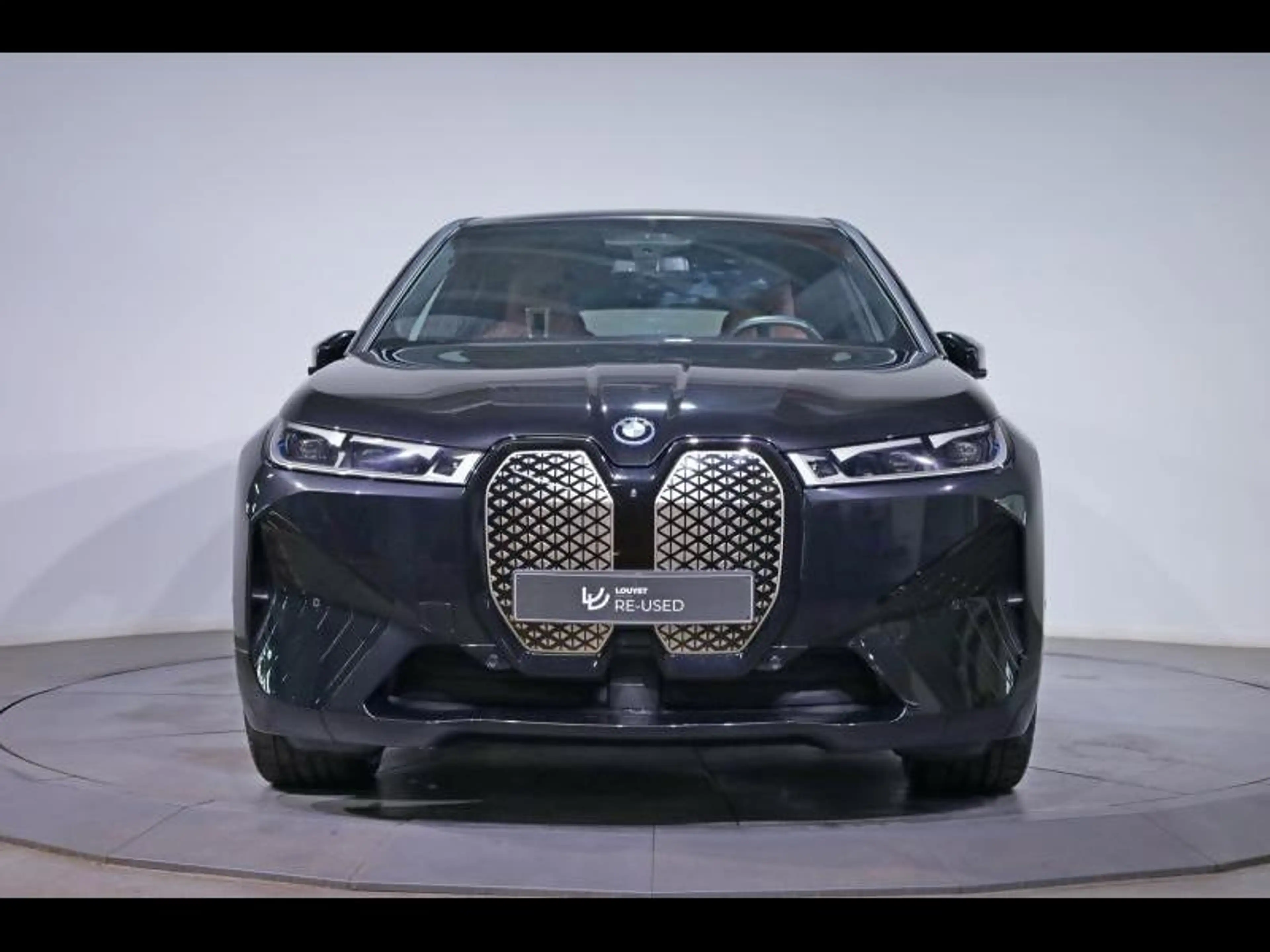 BMW iX xDrive50 Kit Sport — photo 2