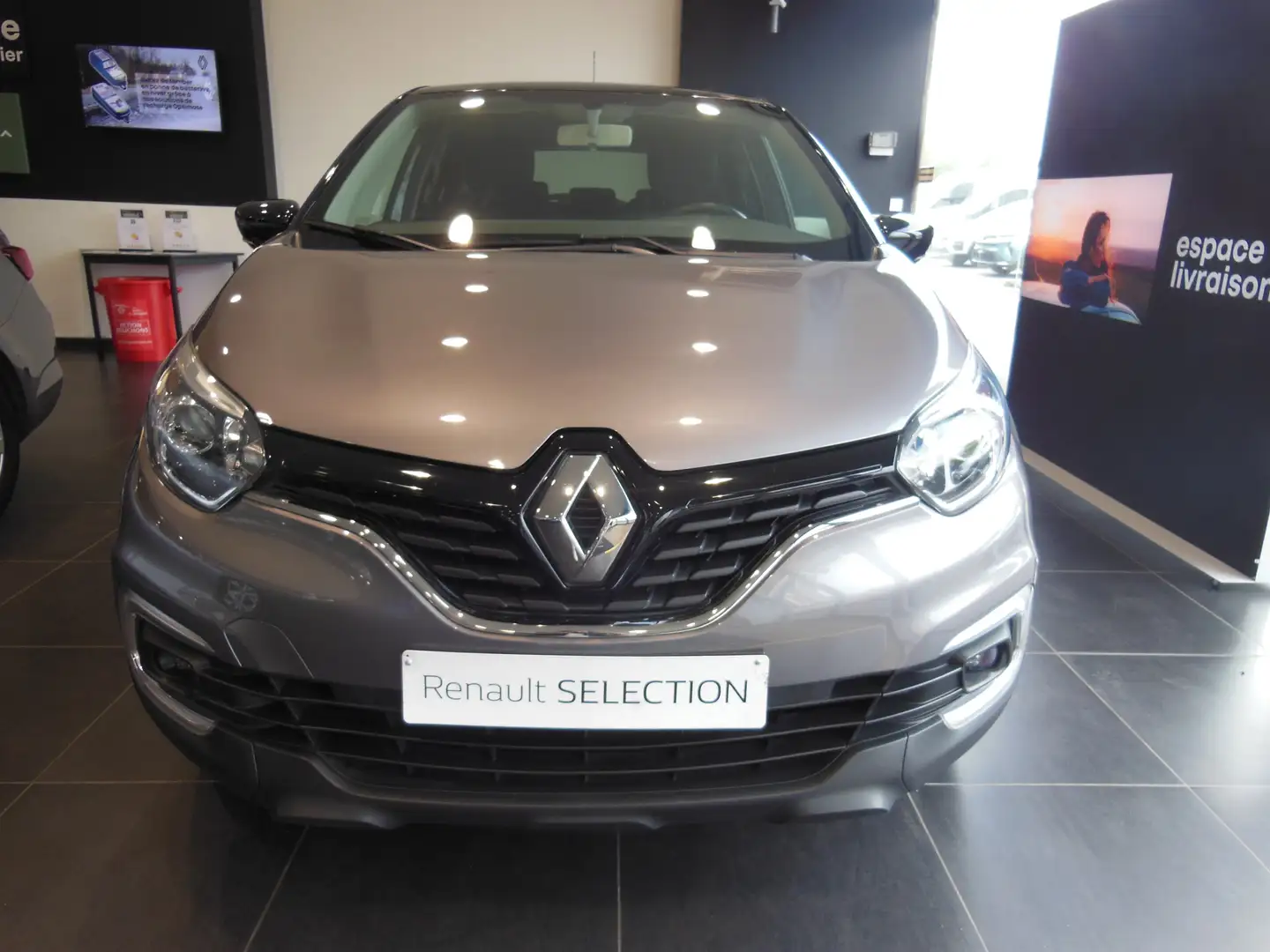 Renault Captur 0.9 TCe Limited Gris - 1