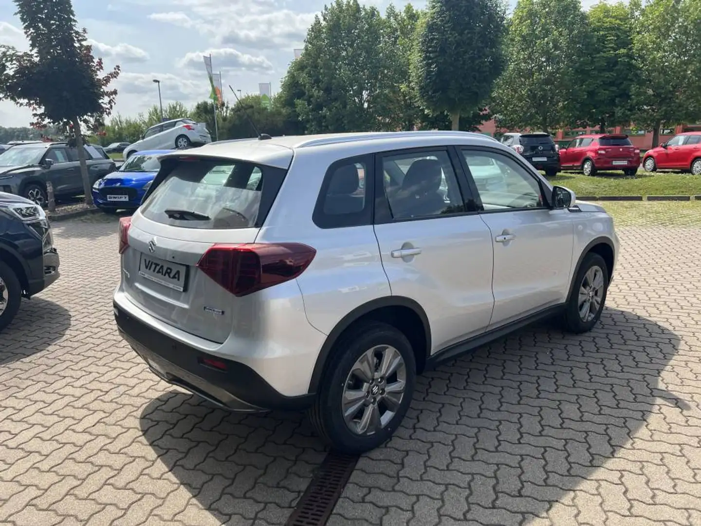 Suzuki Vitara 1.4 Club Kamera Navi LED Серебристый - 2