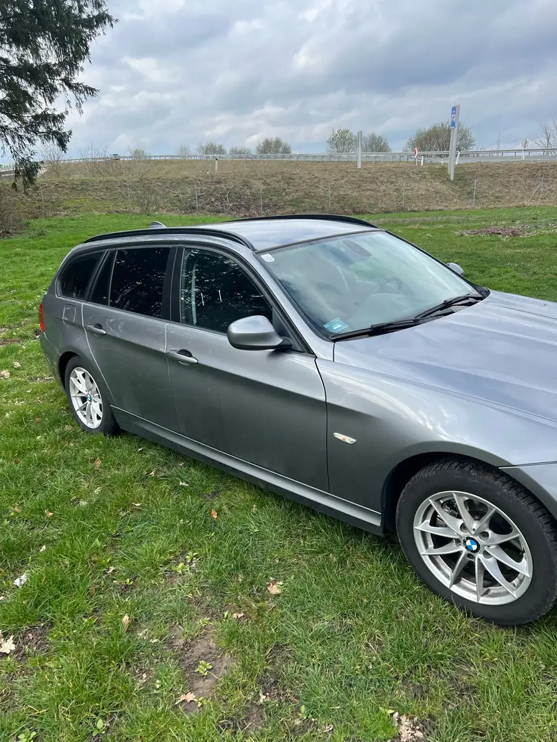 BMW 320 Сірий - 2