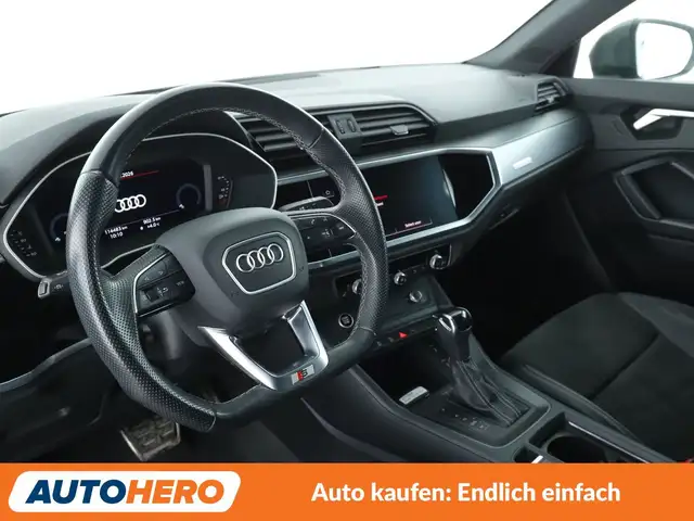 Audi Q3 view 11