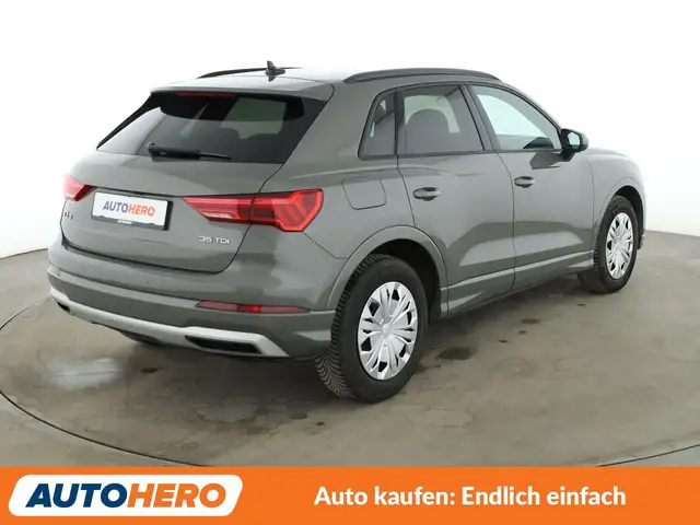 Audi Q3 view 6