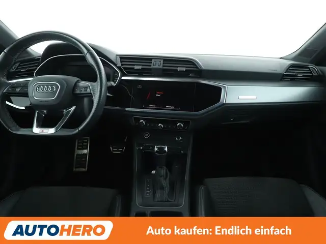 Audi Q3 view 12