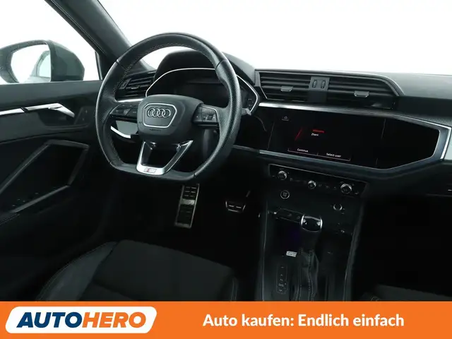 Audi Q3 view 13