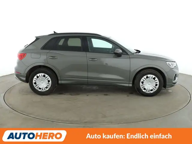 Audi Q3 view 7