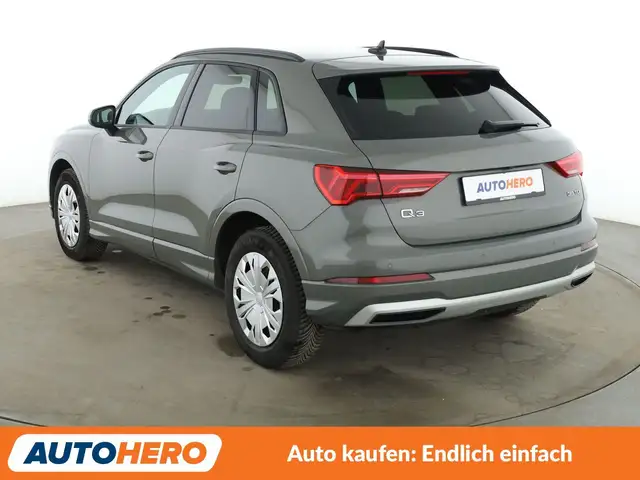 Audi Q3 view 4