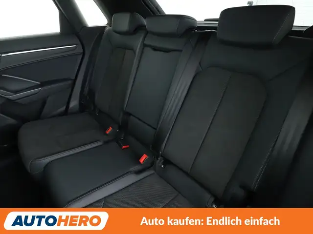 Audi Q3 view 14