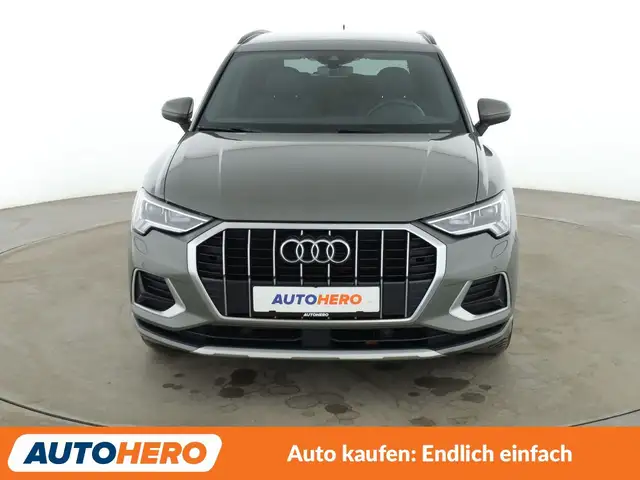 Audi Q3 view 9