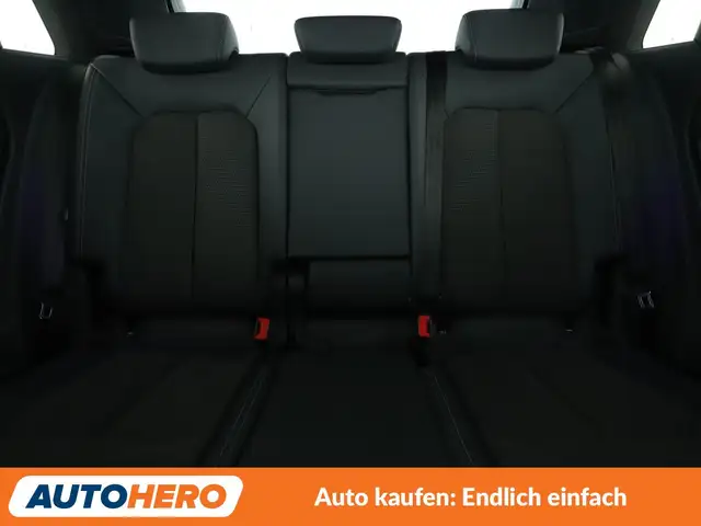 Audi Q3 view 15