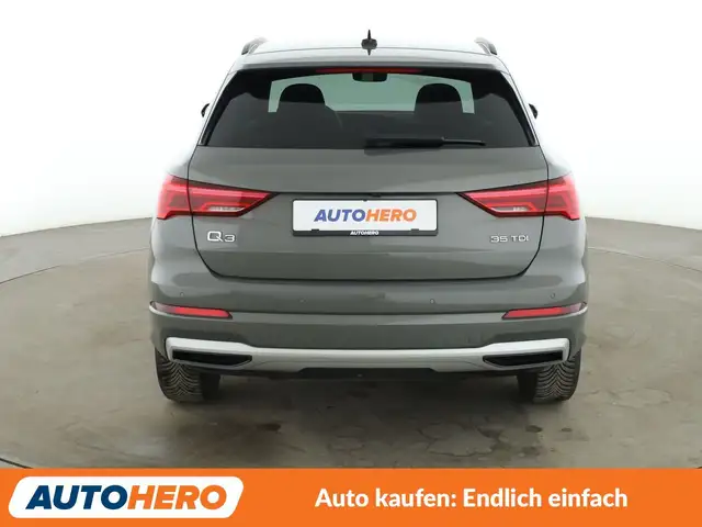 Audi Q3 view 5