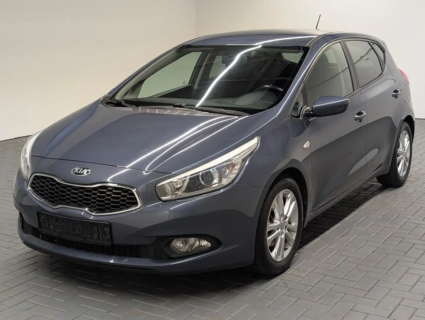 Kia Ceed / cee'd Ceed Klima/Radio-CD/SHZ/LRHZ/PDC/BT/16-LM Bleu - 1