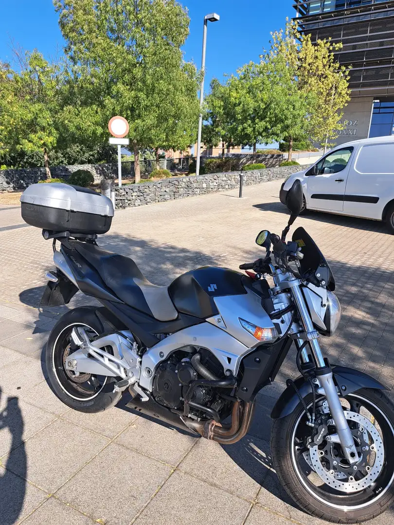 Suzuki GSR 600 - 2