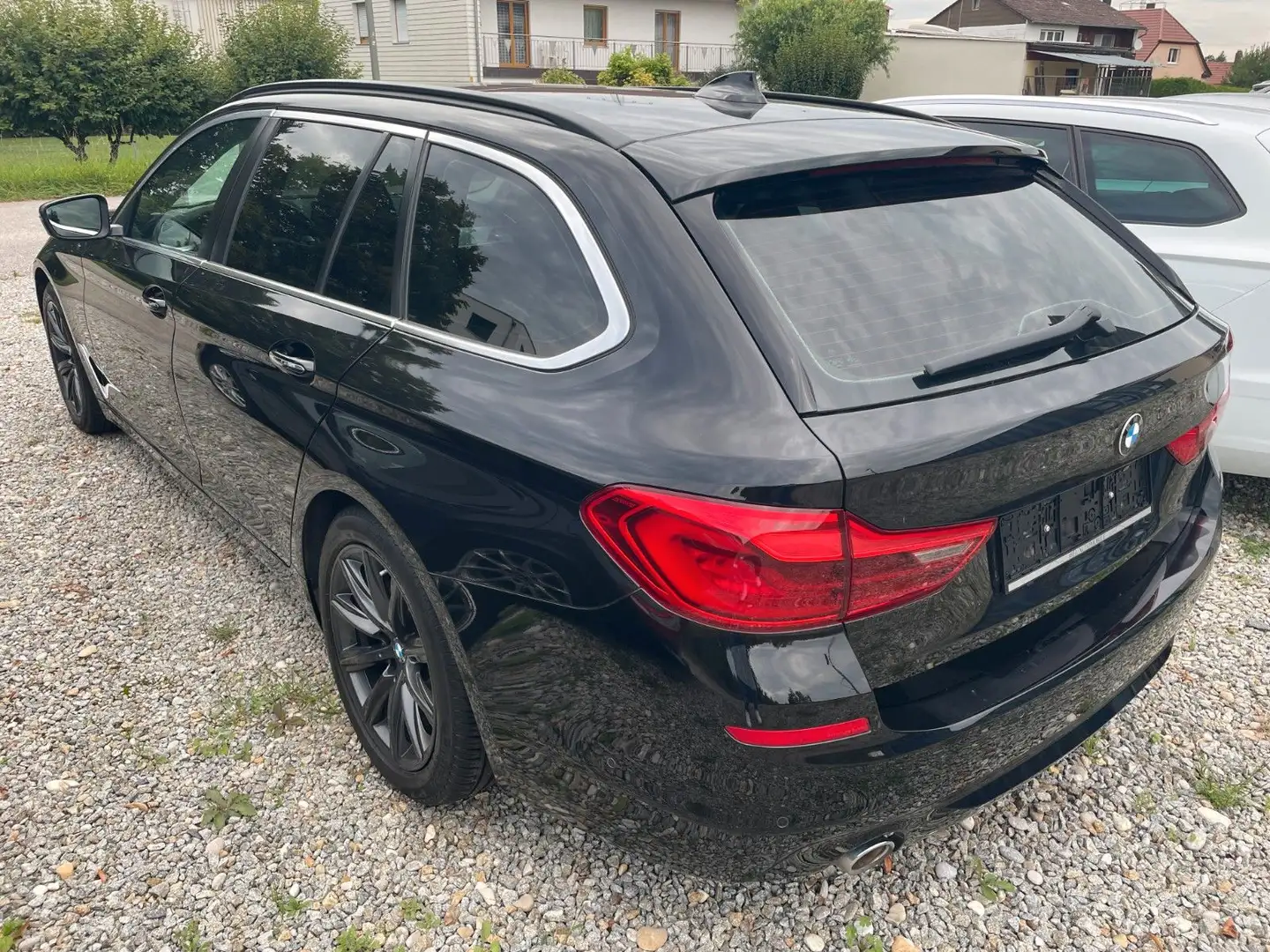 BMW 530 d Touring xDrive Aut NaviPlus LED Virtual ACC Schwarz - 2