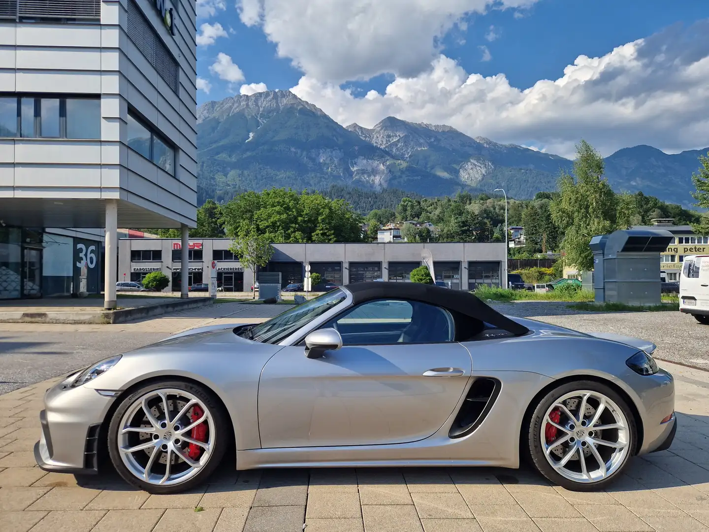 Porsche 718 Spyder Neuwertig-Service Neu-111Punke Porsche Check neu! Silber - 2