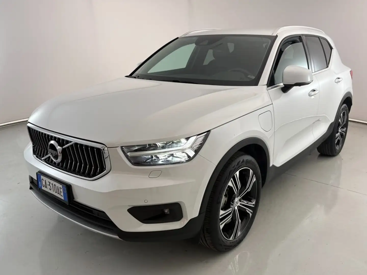 Volvo XC40 1.5 T5 Recharge Plug-in-Hybrid Inscription Weiß - 1