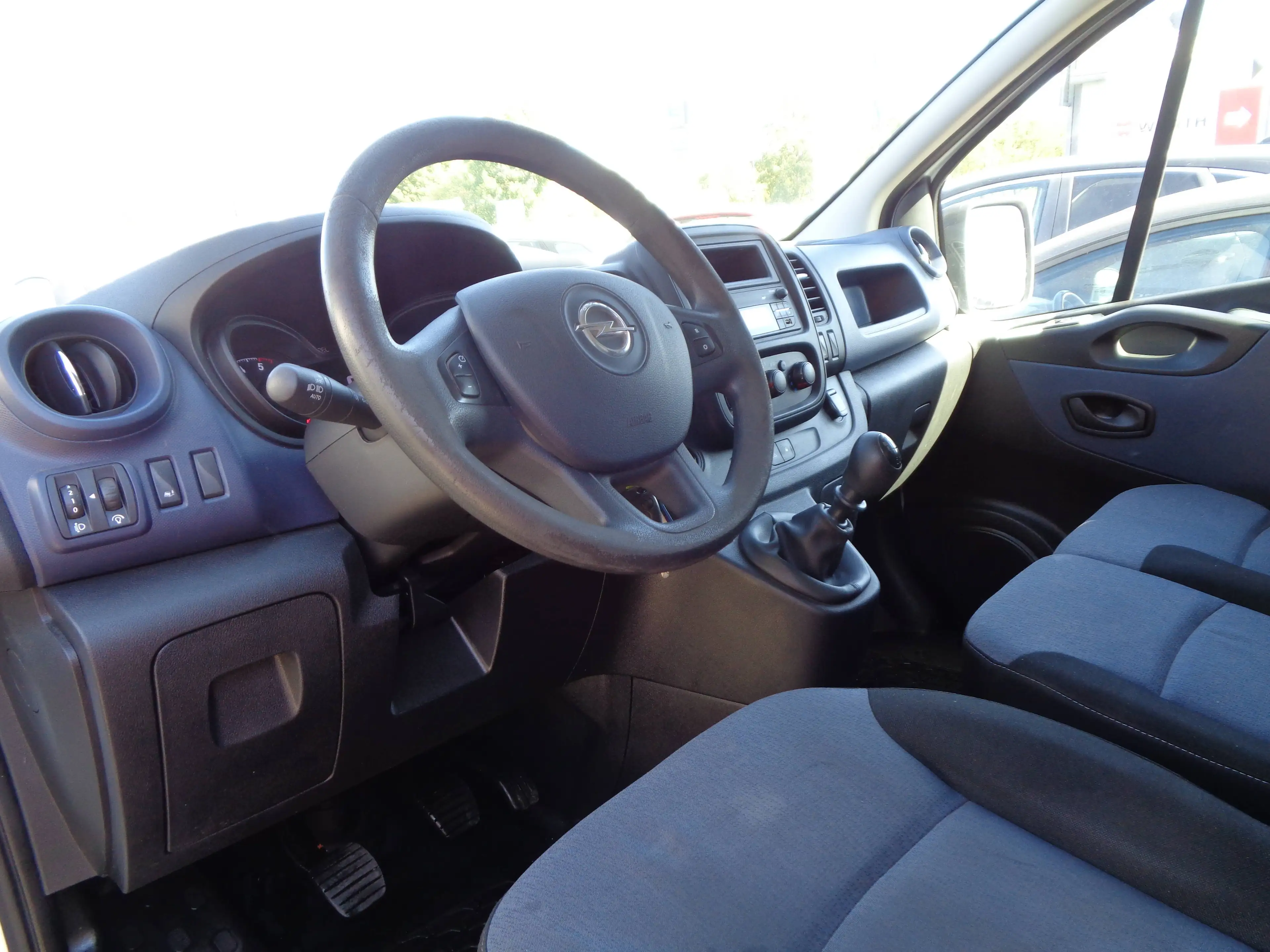 Opel Vivaro Kasten L1H1 2,7t°Klima°Bluetooth°Tempomat°1.Hand° — photo 12