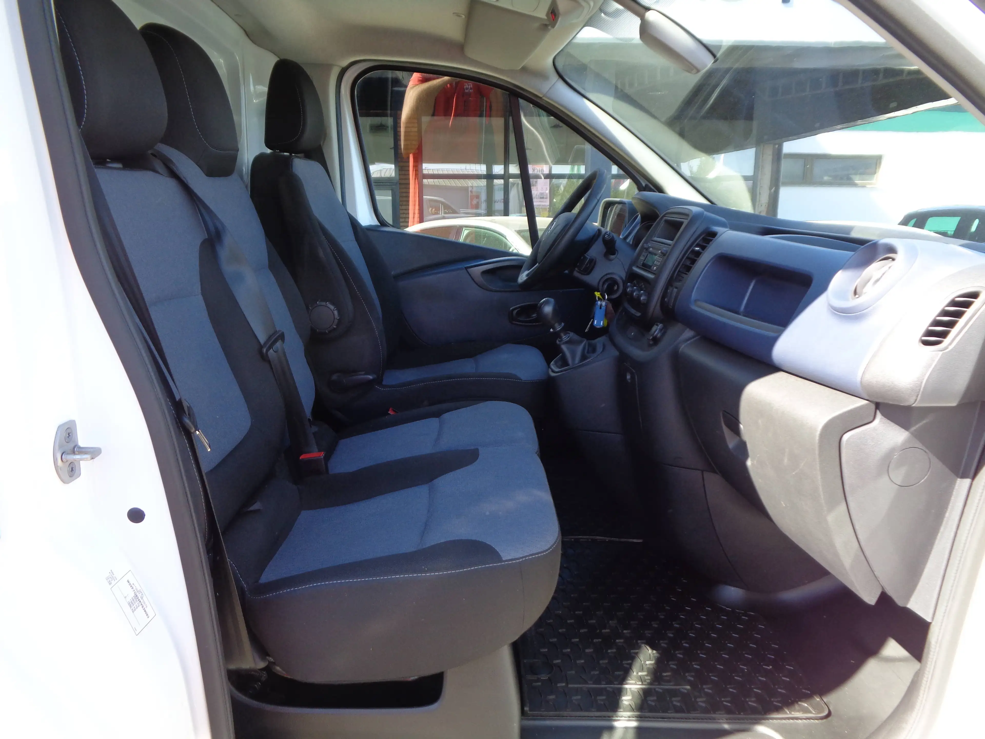 Opel Vivaro Kasten L1H1 2,7t°Klima°Bluetooth°Tempomat°1.Hand° — photo 10
