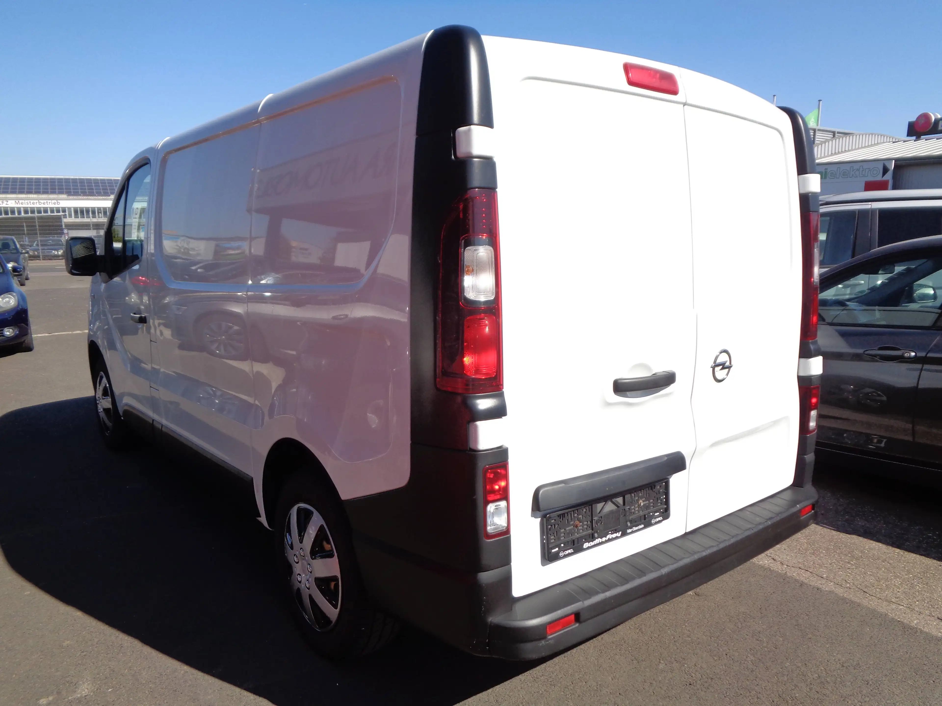 Opel Vivaro Kasten L1H1 2,7t°Klima°Bluetooth°Tempomat°1.Hand° — photo 7