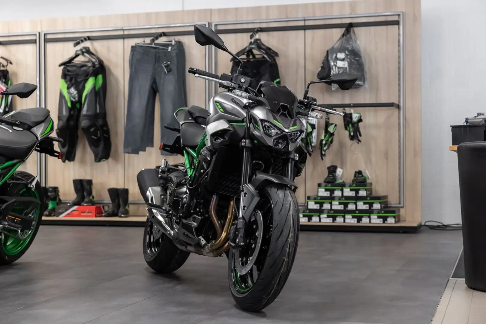 Kawasaki Z 900 Modell 2025, 70KW, sofort lieferbar Vert - 2