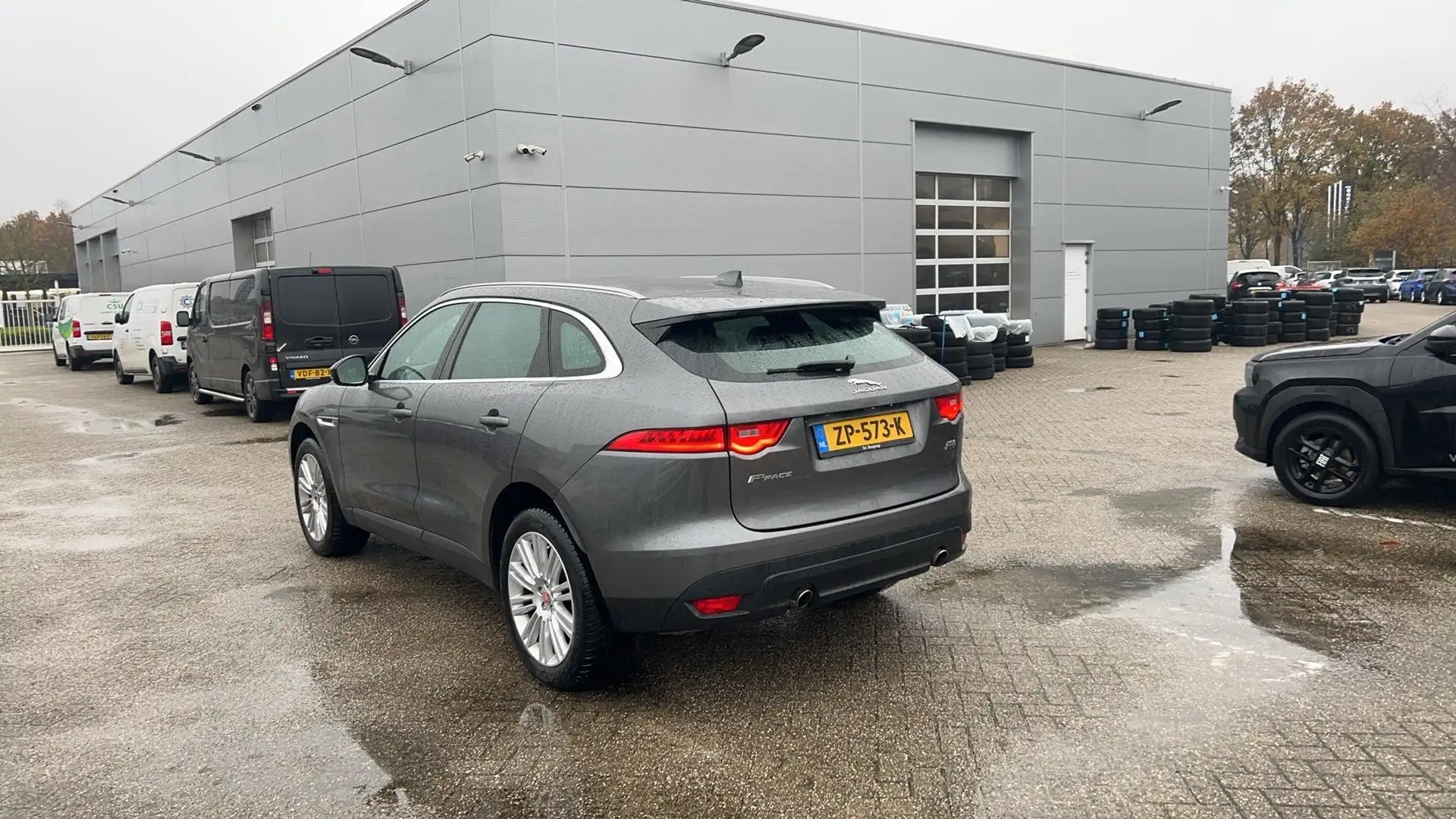 Jaguar F-Pace 2.0 Pure AWD 25t | Camera | Leder | Extra set band Grau - 2